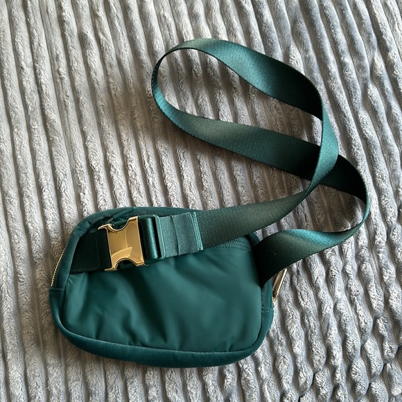 Lululemon Everywhere Belt Bag Velour Green Jasper Gold - Picture 2 of 3
